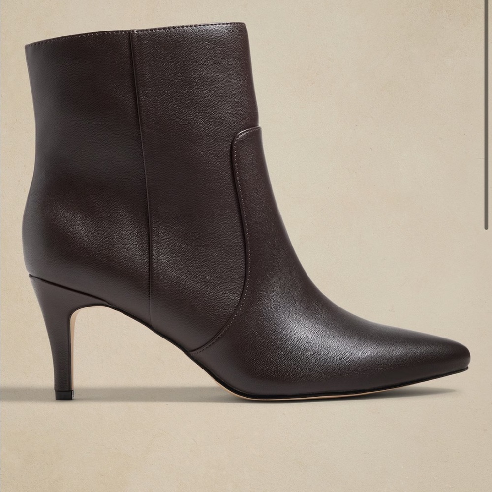 Banana Republic brown heeled boots